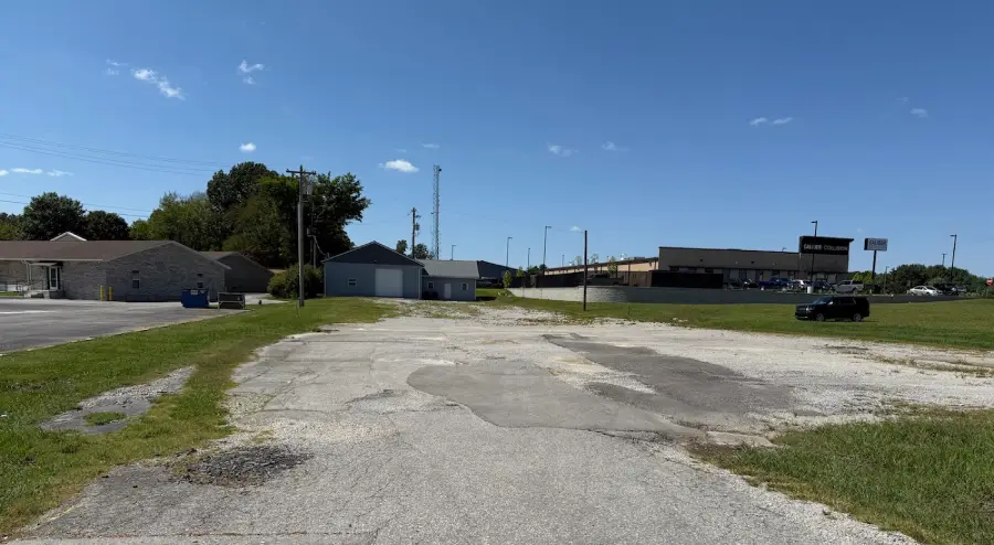 For Sale – Prime 0.69-Acre Lot + 2,000 SF Building on 759 South Willow Avenue, Cookeville, TN – $900,000